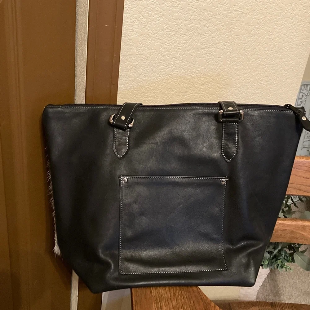 Crimson Willow Getaway Tote w/Dust Bag Like New!